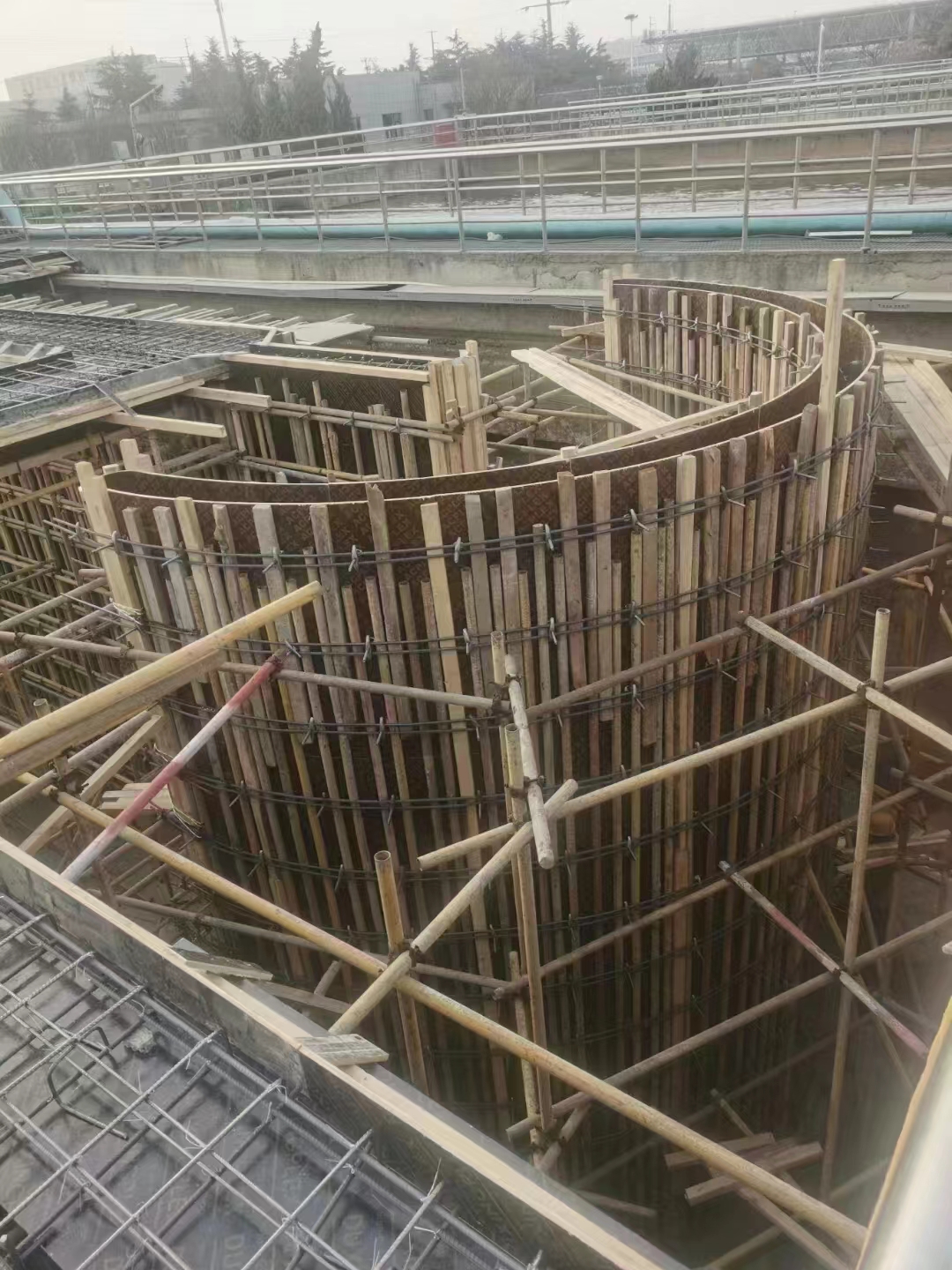 圆柱木模费用多少？四川骏通建材有限公司为你支招