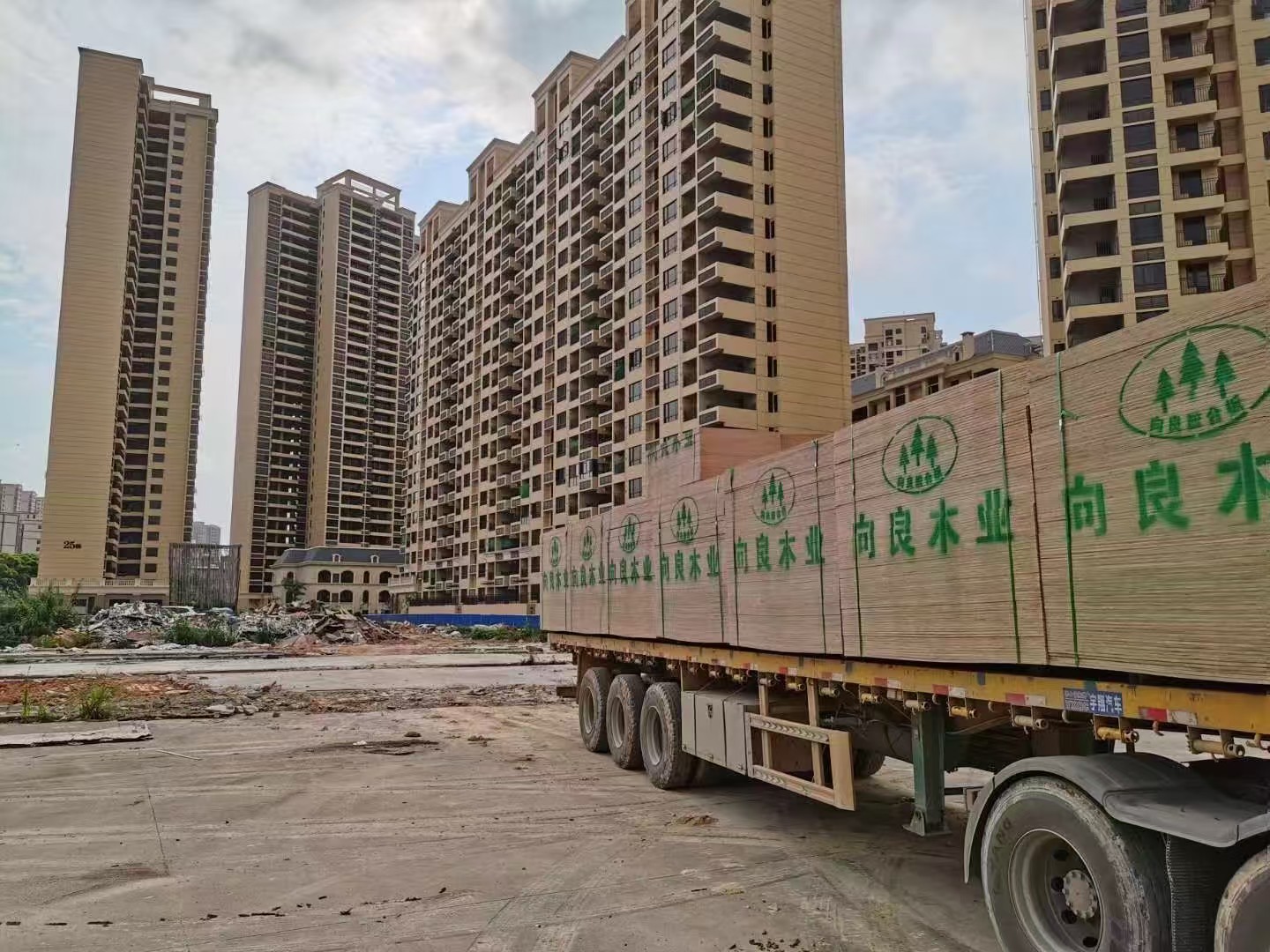 干货指南：推荐适合桥梁隧道用的建筑覆膜板工厂有哪些