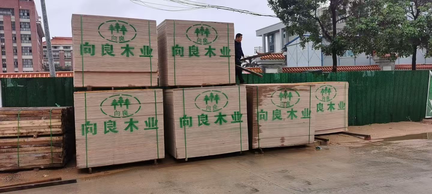 建筑覆膜板专业定制，哪家工厂靠谱？