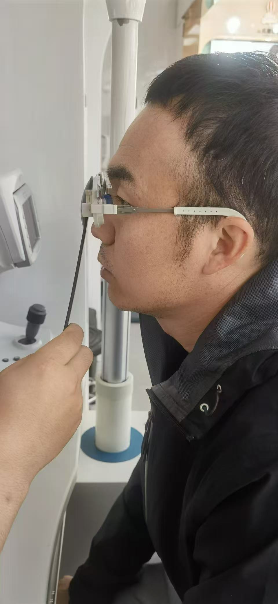 控优点镜片品牌眼镜店客户口碑力荐