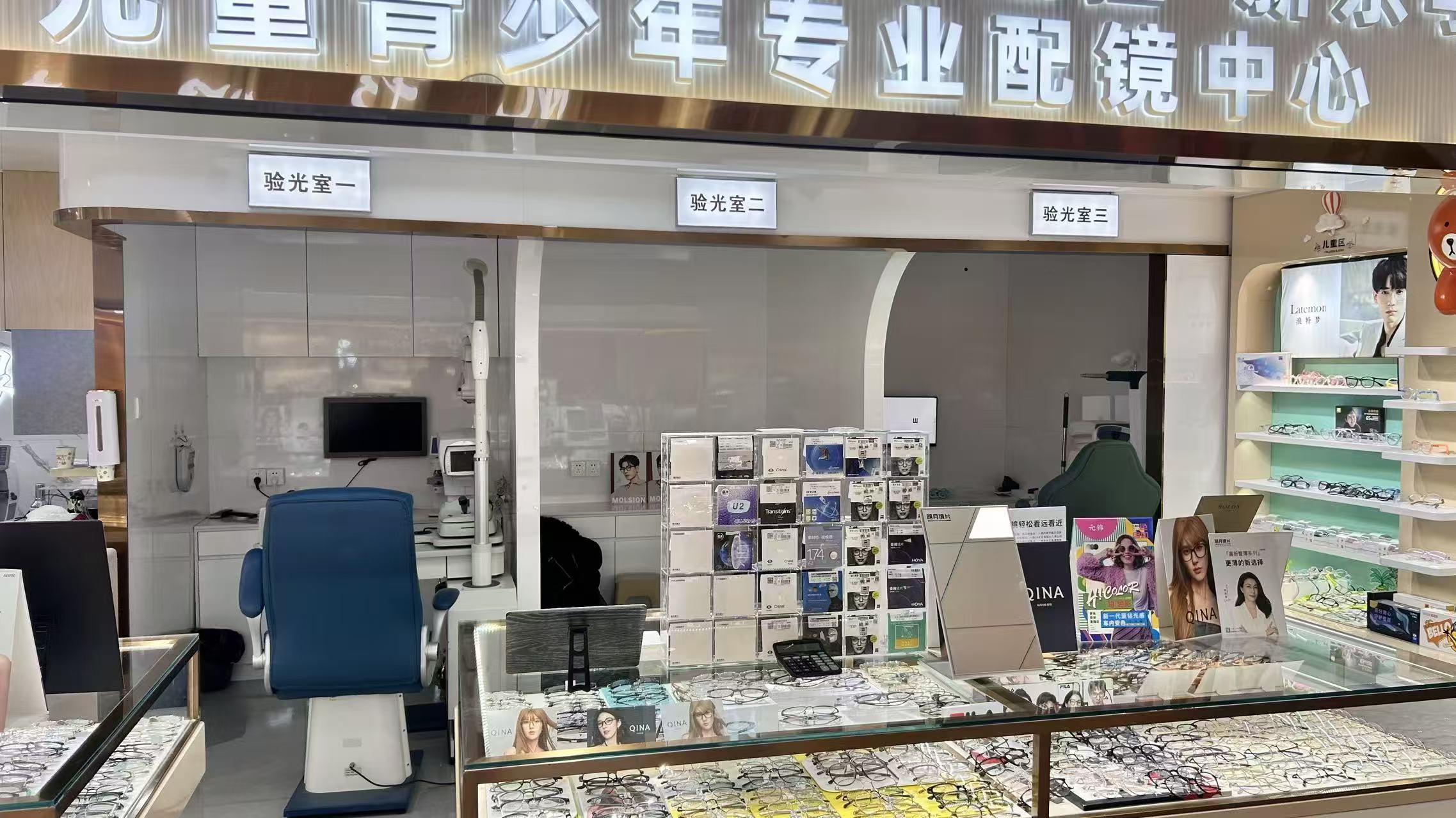 推荐个镜架款式丰富的成人渐进验配眼镜店，一格眼镜店如何