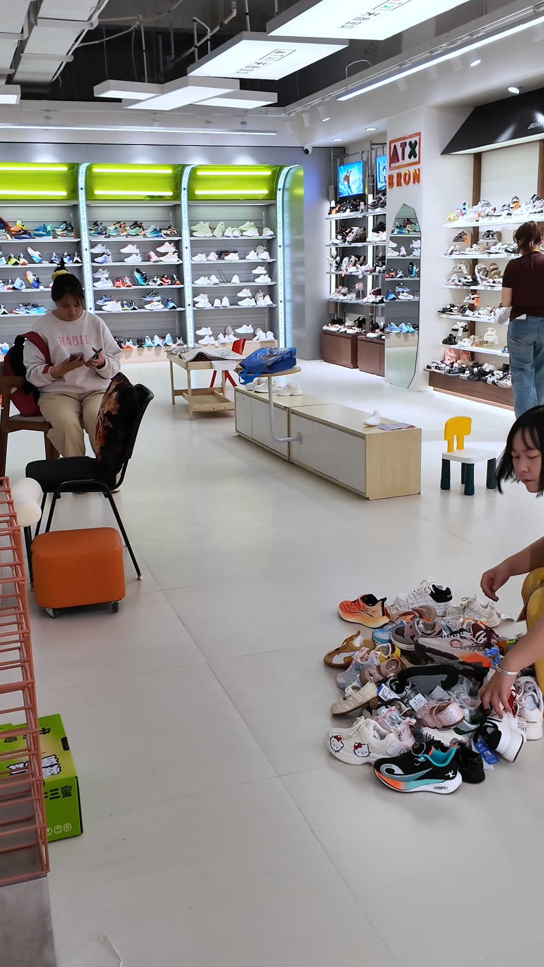 2026年下半年天鑫宝贝云南童鞋加盟靠谱吗?品牌视觉与产品风格如何?