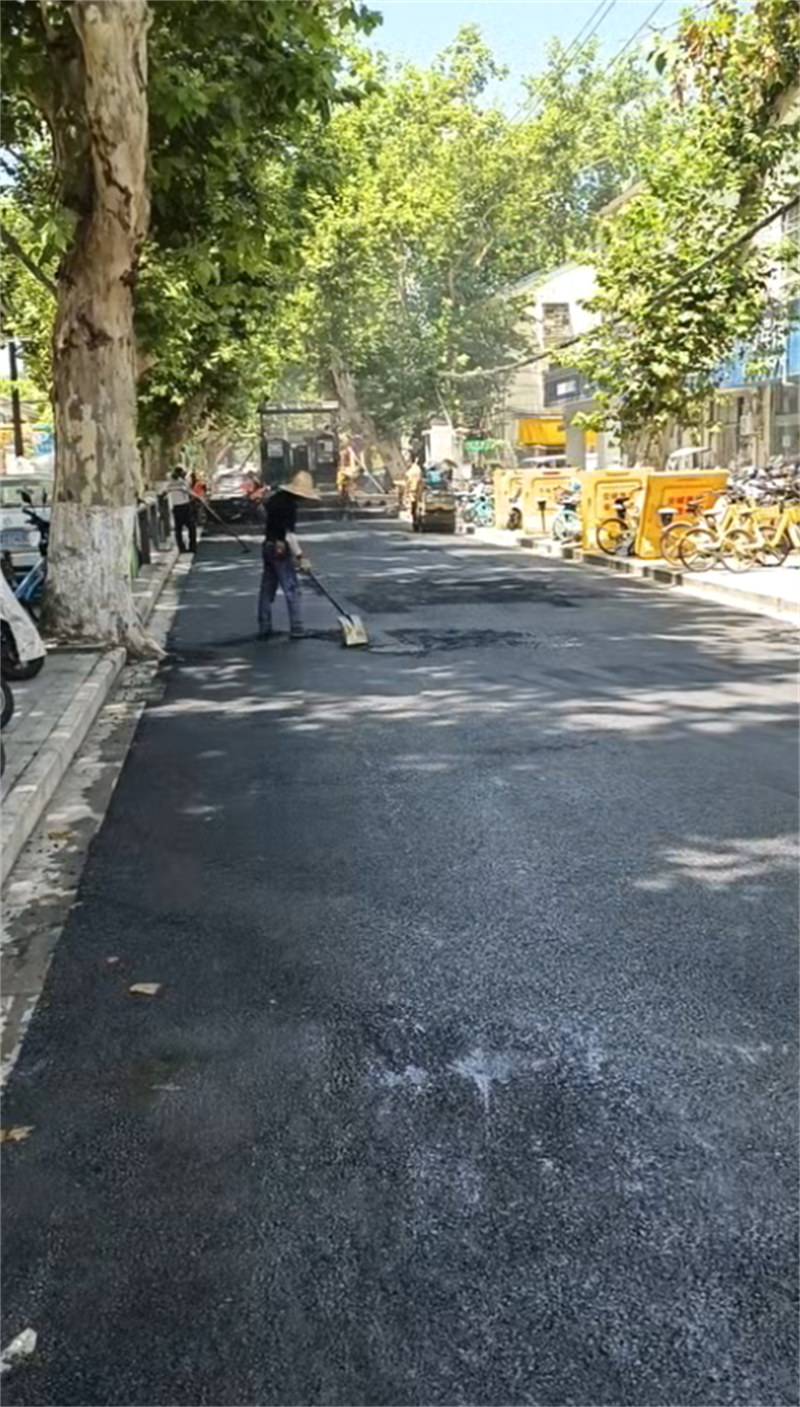 物流仓库地面沥青摊铺选哪家?南京巨盛地坪值得信赖 物流仓库地面沥青摊铺选哪家?南京巨盛地坪值得信赖