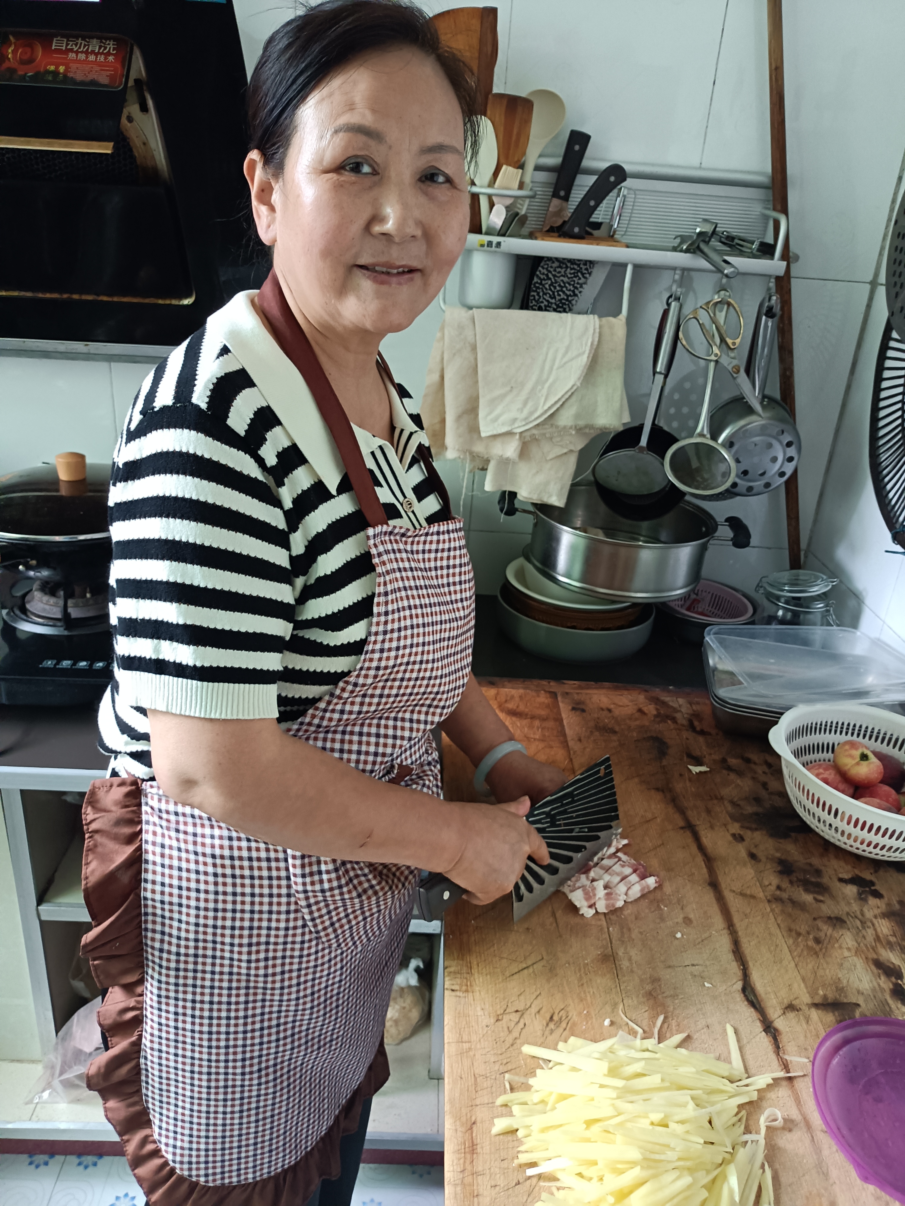 靠谱的住家保姆企业多少钱？好阿姨家政价格透明
