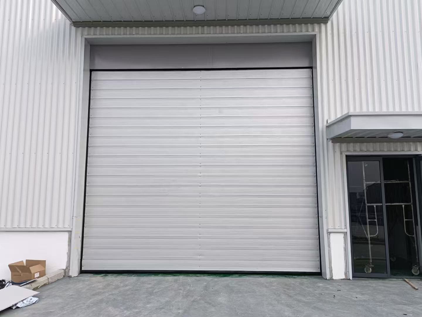 广杰门窗:工业提升门源头厂家,库存充足,维修专业 广杰门窗:工业提升门源头厂家,库存充足,维修专业