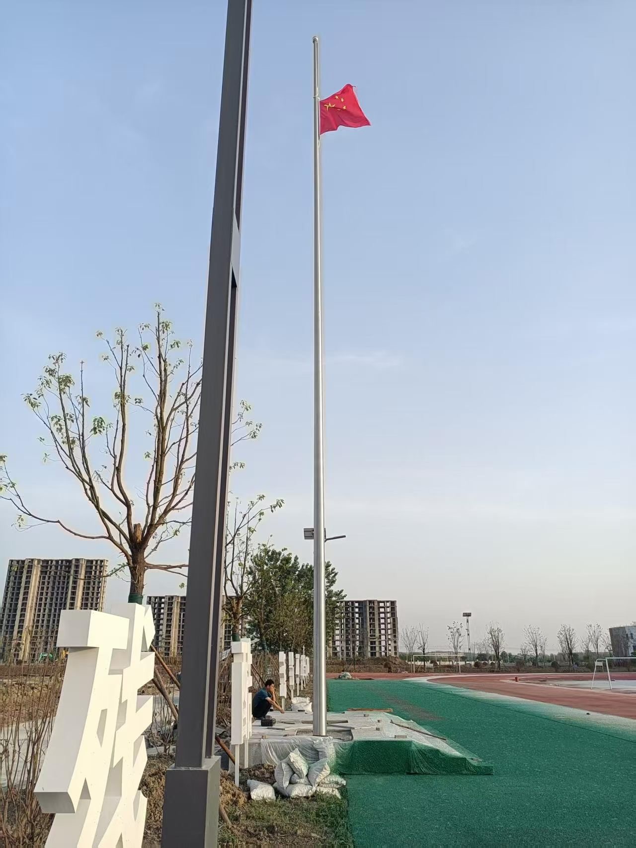 304不锈钢旗杆专业生产厂家规模大不大(图2)