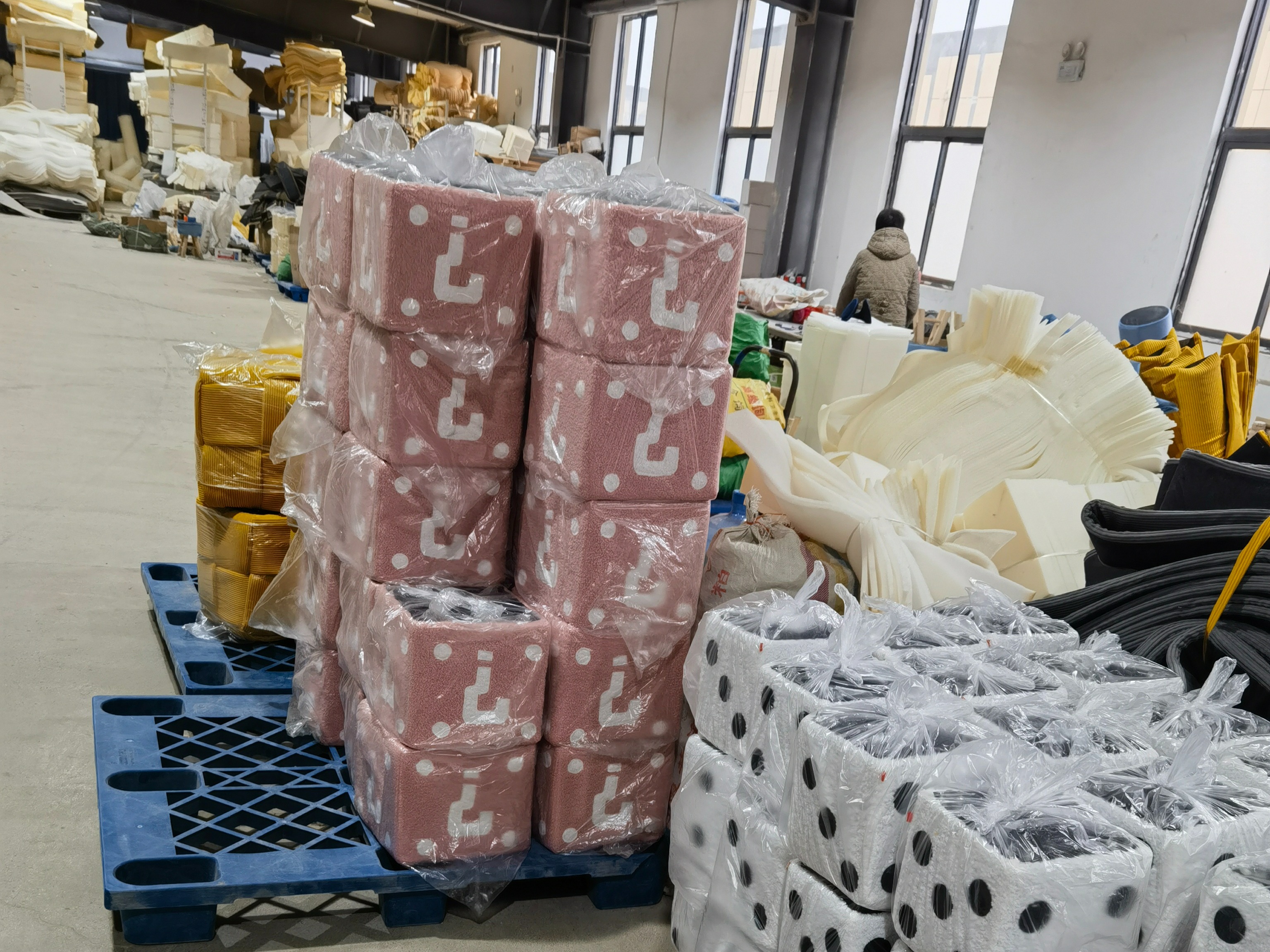 正规源头的全屋多功能实木坐具制造厂家，玄关客厅飘窗一站式批发直供企业全景分析