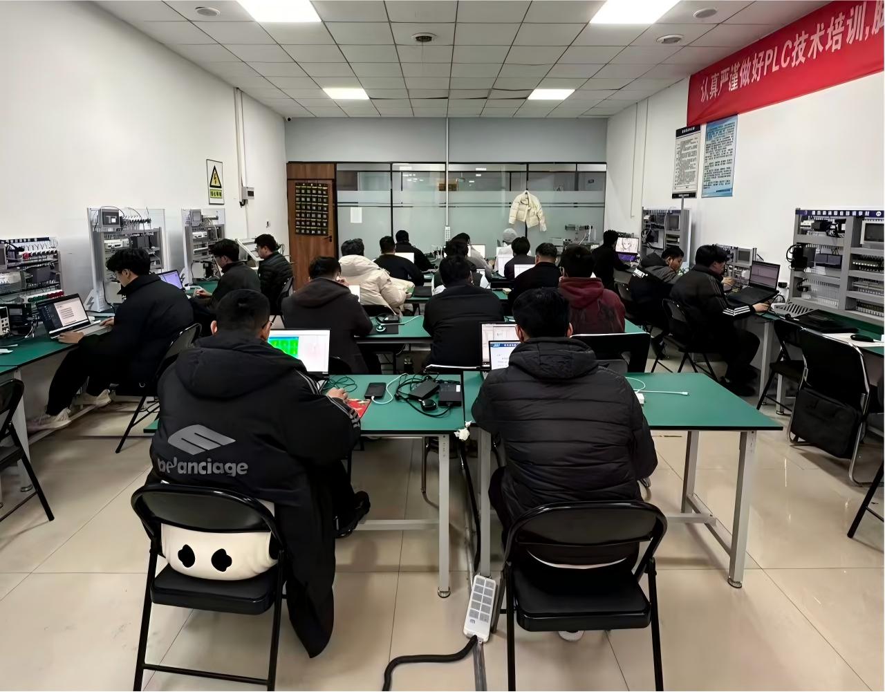 工业机器人培训中心哪家权威 工业机器人培训中心哪家权威