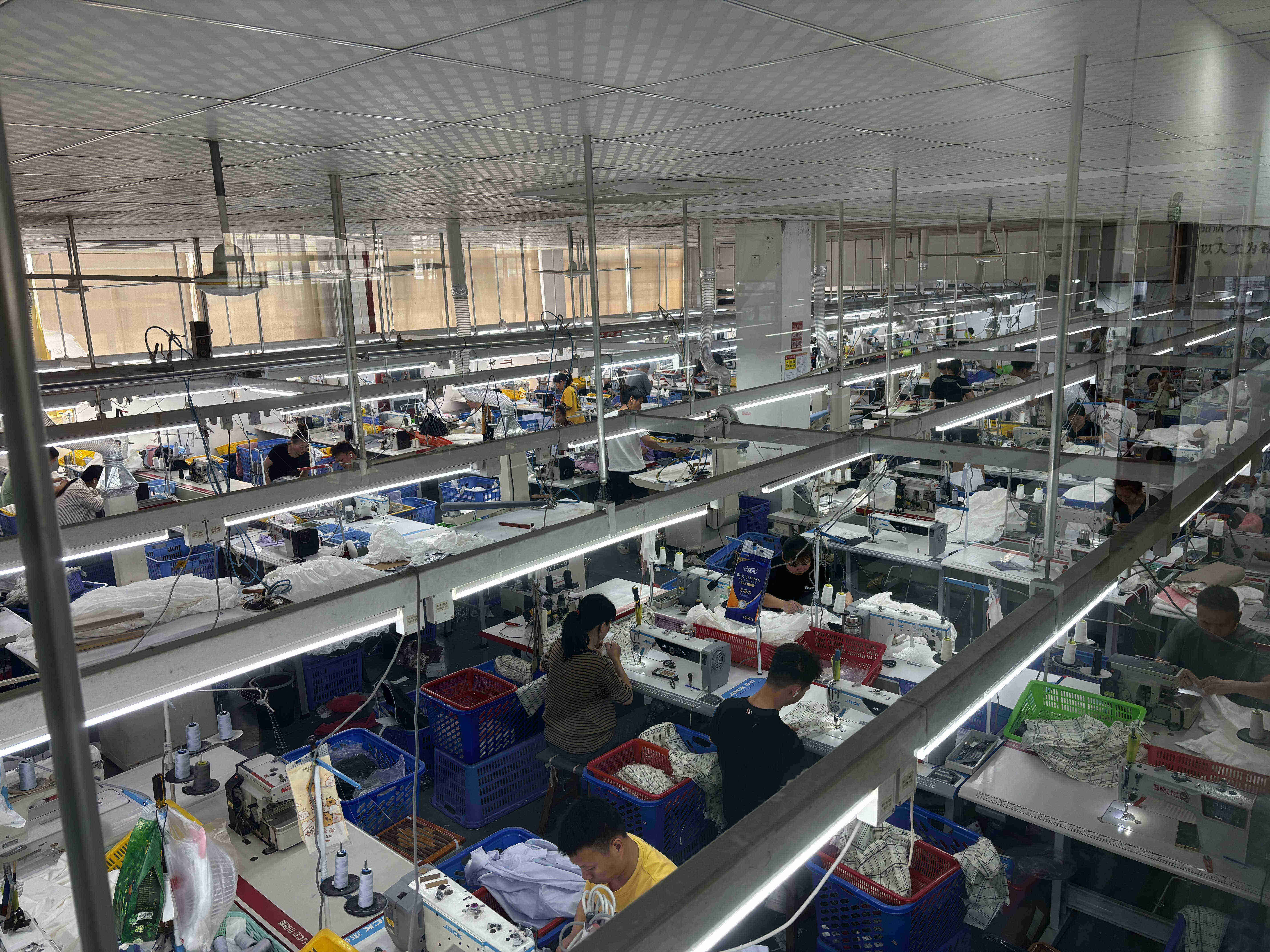 2026年实力与用户口碑:服装实体店秋冬拿货渠道工厂直供无中间商推荐 2026年实力与用户口碑:服装实体店秋冬拿货渠道工厂直供无中间商推荐