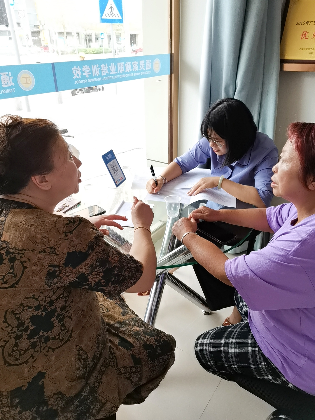 住家月嫂和育儿嫂的区别有哪些?专业机构实力解析 住家月嫂和育儿嫂的区别有哪些?专业机构实力解析