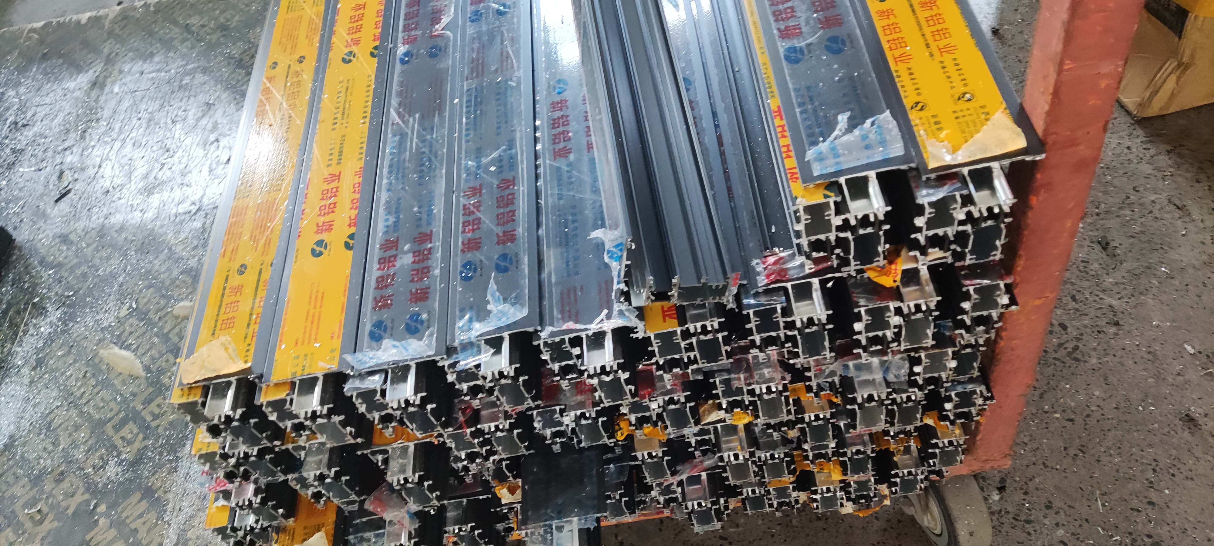 新铝铝业断桥铝型材55/65/70系列 建筑门窗工程专用 新疆本地供货及时