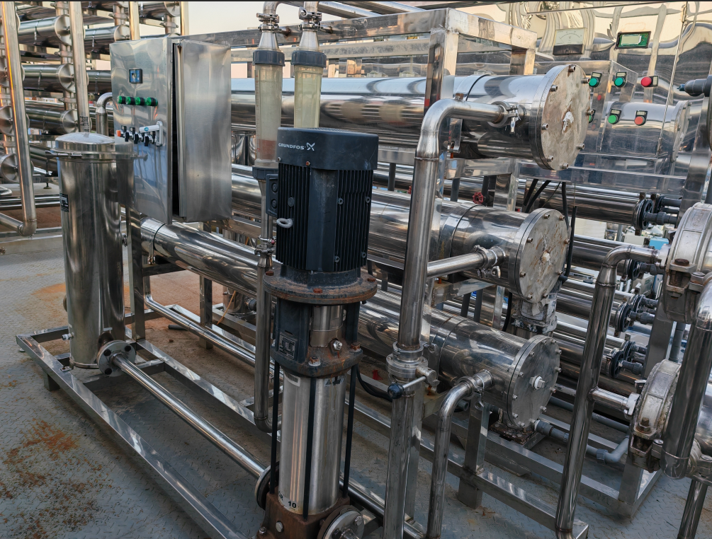 循环水加装置 计量泵精度±1% PE剂箱容积500L 用于中央空调冷却水处理 梁山永康二手设备性价比高(图1)