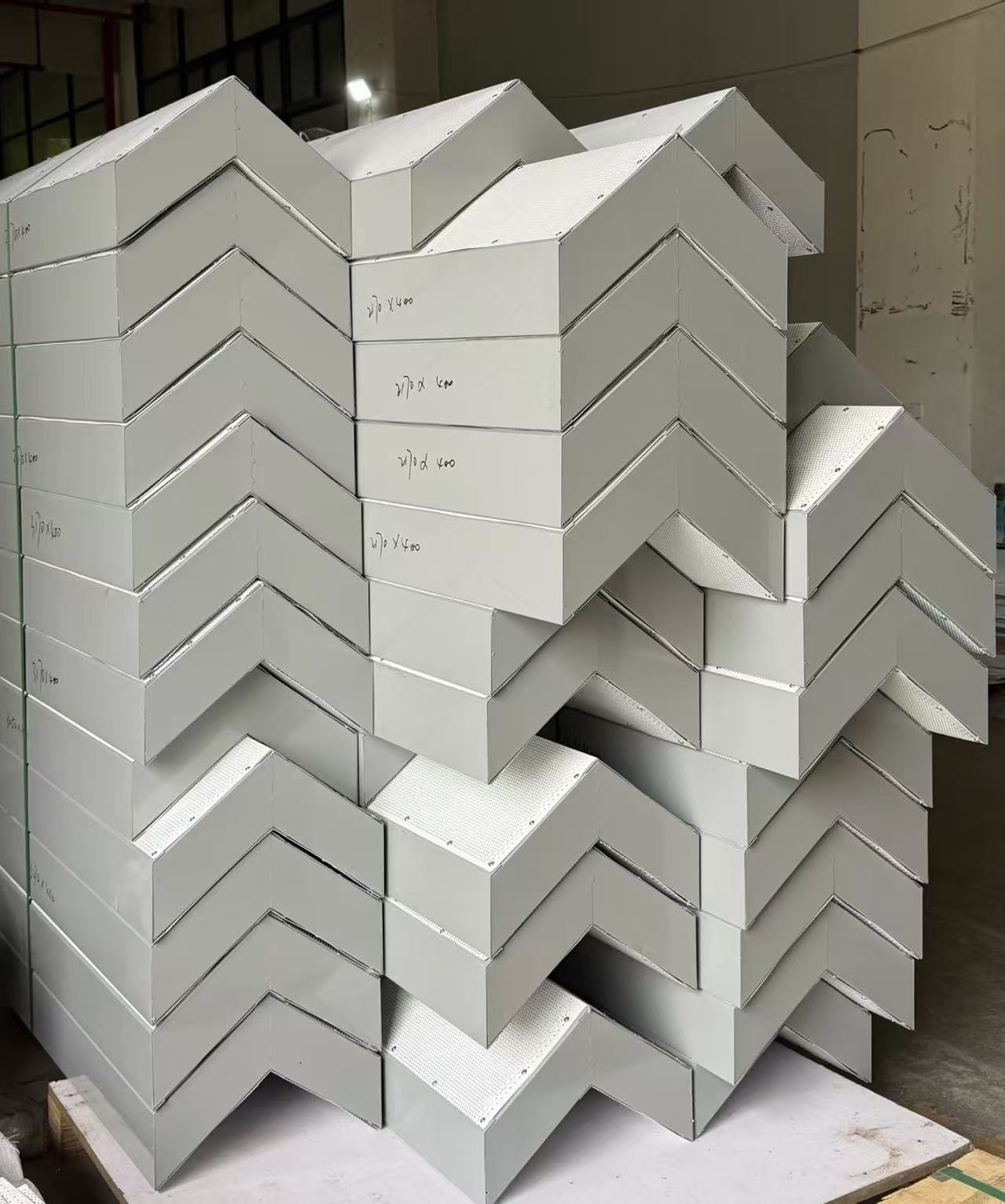 福建世心消声片生产厂商:提供高消声量片式消声器,适配地铁、厂房风道工程(图2)