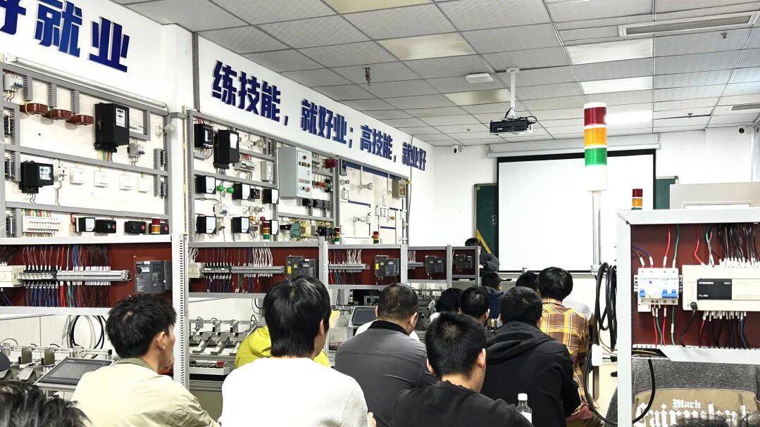 零基础学自动化技术选哪家?巴蜀职校电气装配与PLC程序设计实战班,推荐对口高薪岗位(图3)