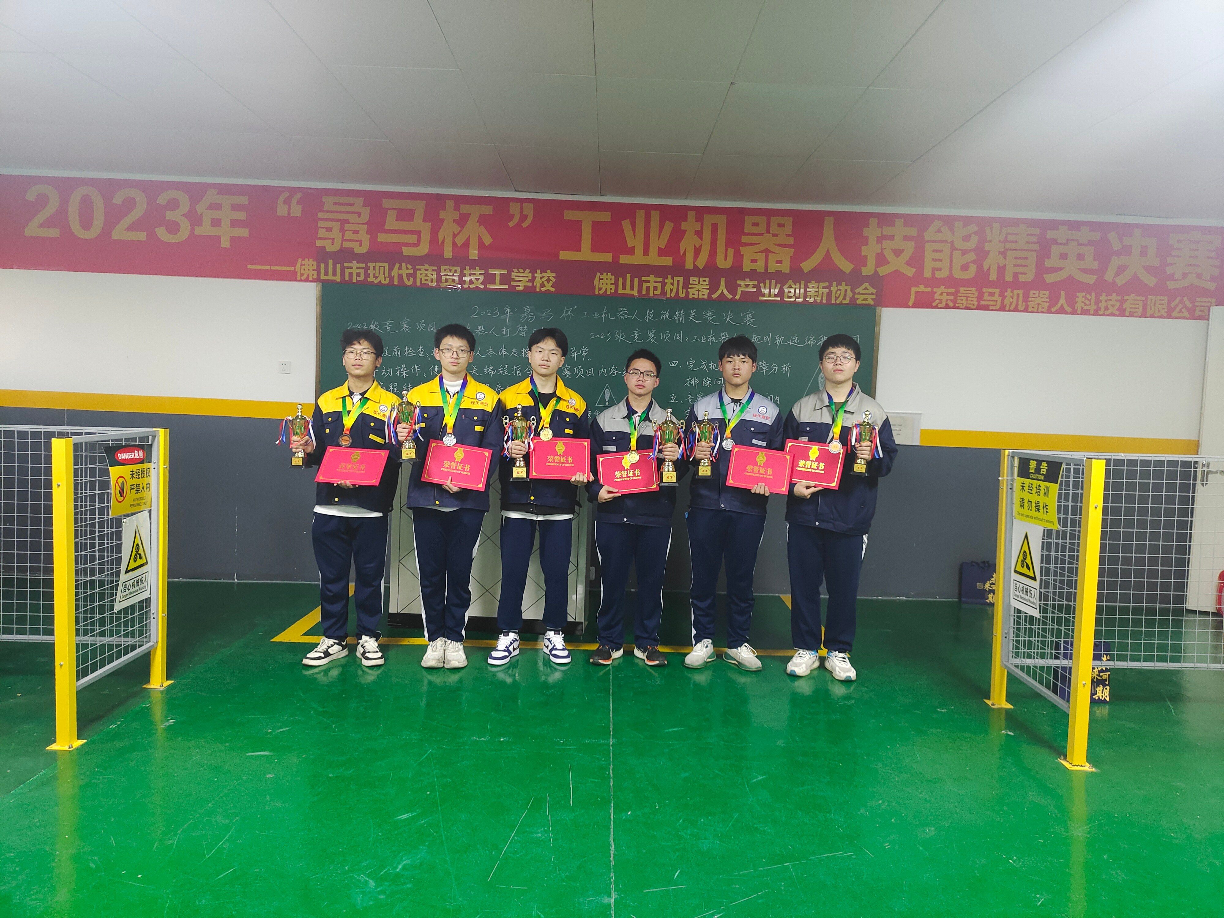 找工业机器人校企合作实施单位？看这份共建方案评审要点与价格行情汇总