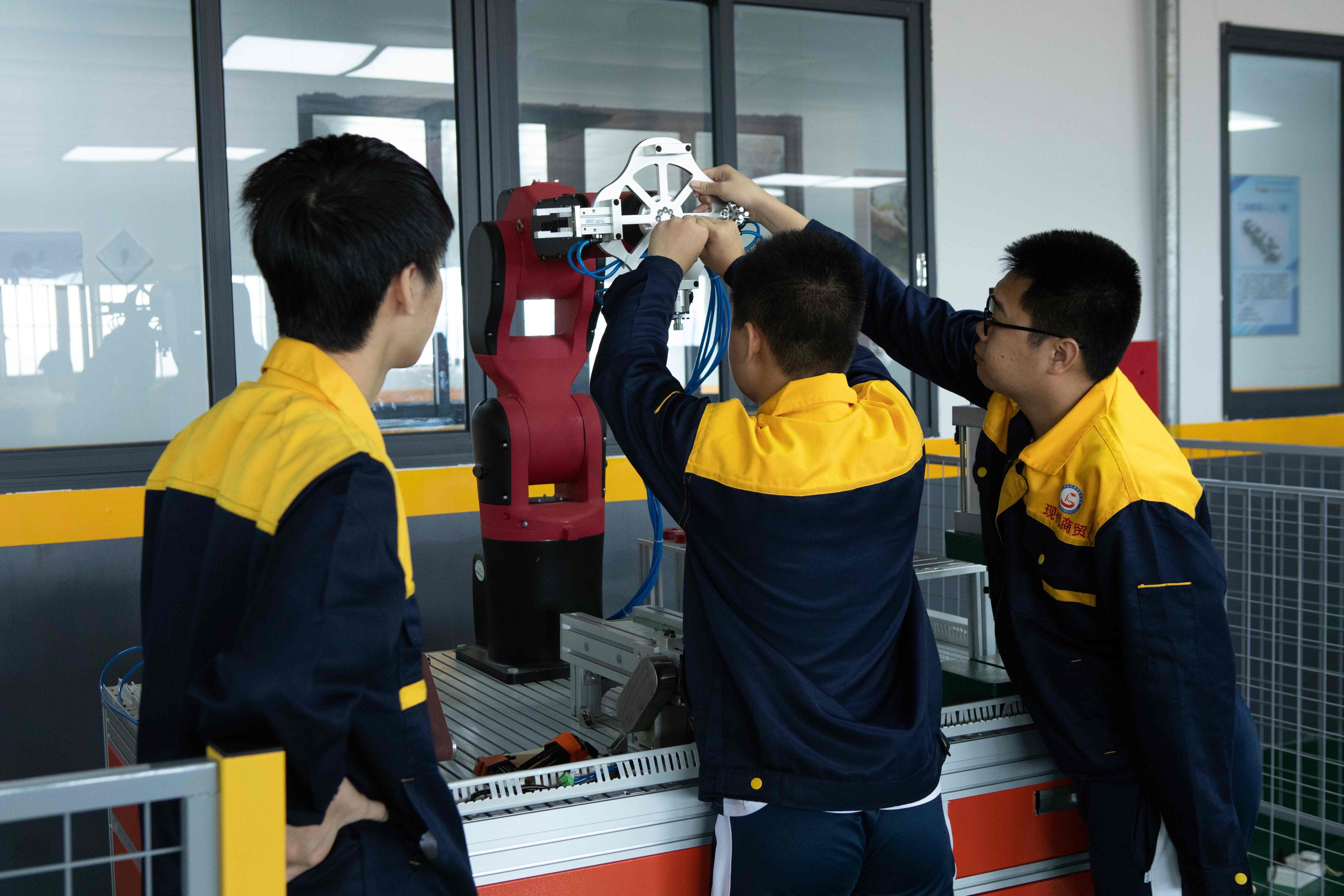 国内工业机器人专业共建岗课赛证骉马科技工业机器人产教融合实训基地专业共建机构综合实力推荐(图3)