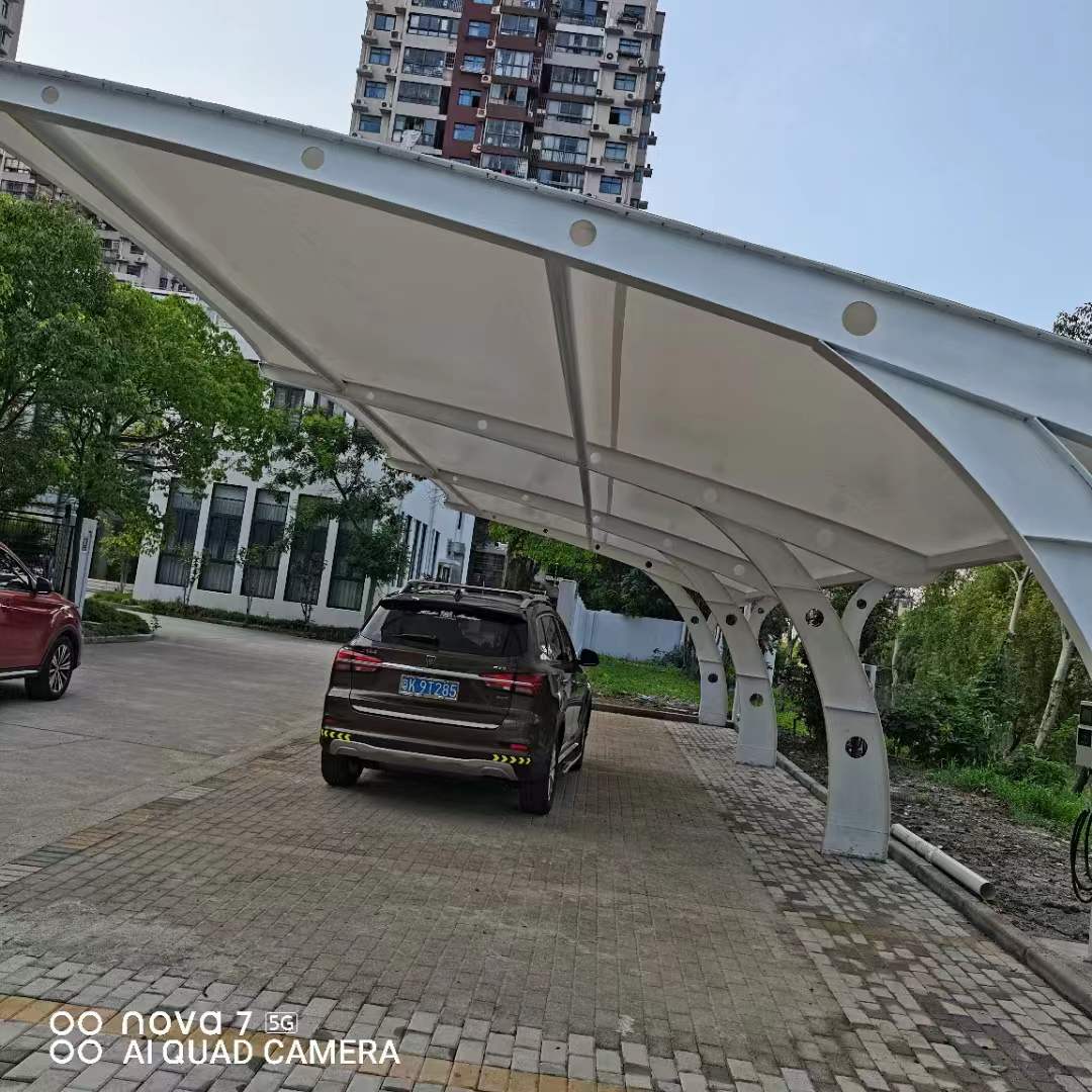 浙江知名停车棚服务商厂家 鑫飞膜结构定制生产靠谱之选(图2)