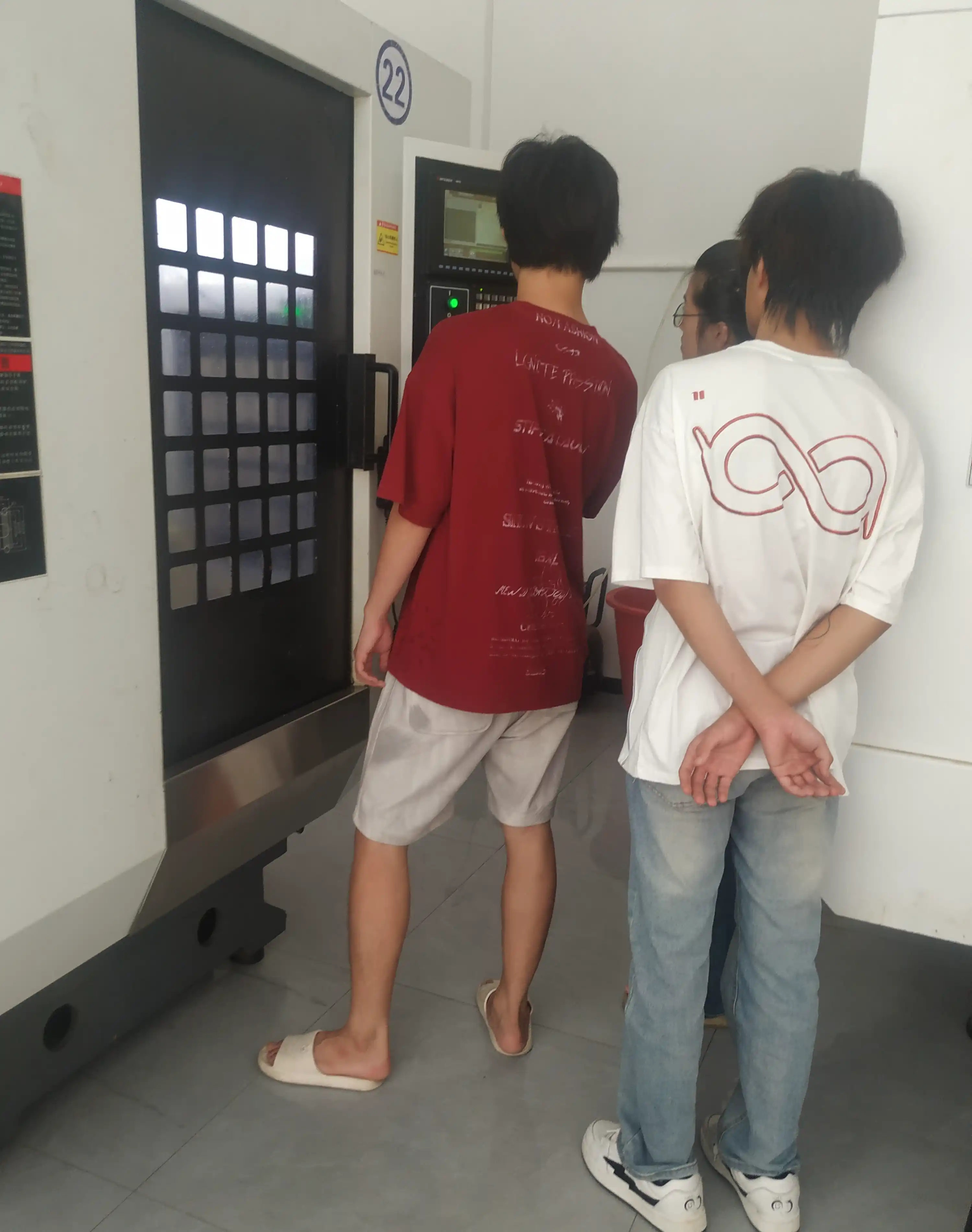无学历要求的三轴CNC培训、推荐就业的CNC培训、五轴CNC培训学院行业观察与实务选择参考(图3)